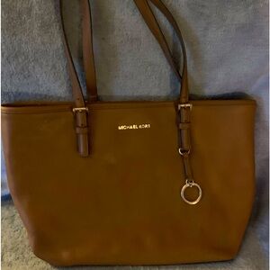 Michael Kors Neverfull, Carmel color, gold hardware